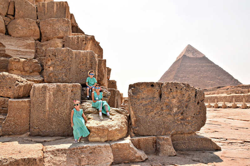 Day 2: Egyptian Museum, The Great Pyramids, The Sphinx and Khan El Khalili Bazaar.